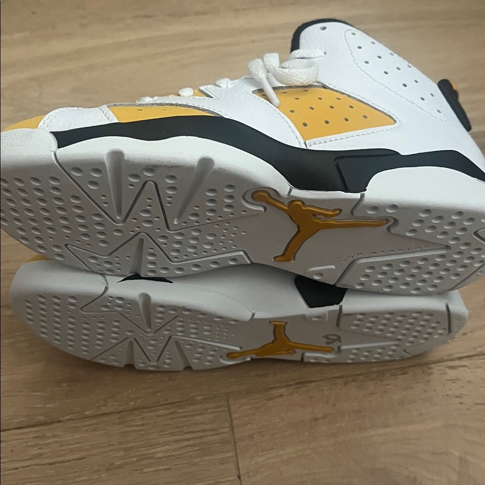 Jordan’s NEW Kids White and Yellow Sneakers Sz 13 1/2 C - Picture 2 of 4